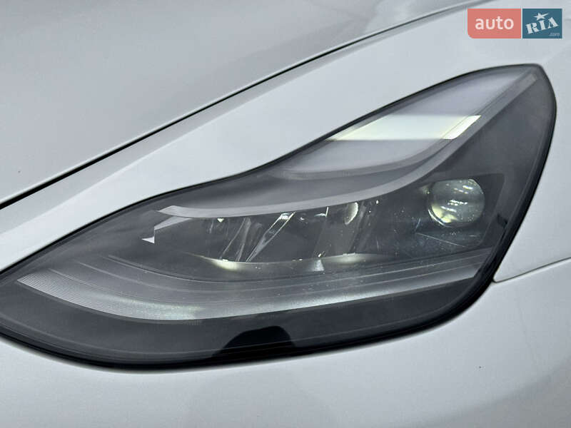 Седан Tesla Model 3 2021 в Ужгороде