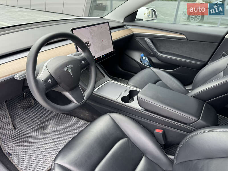 Седан Tesla Model 3 2021 в Ужгороде