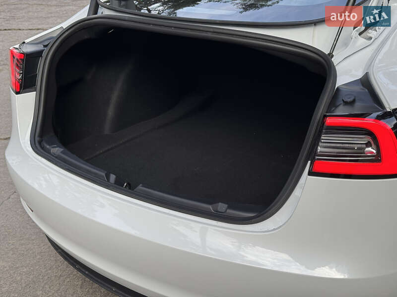 Седан Tesla Model 3 2022 в Нетешине фото 14 Седан Tesla Model 3 2022 в Нетешине