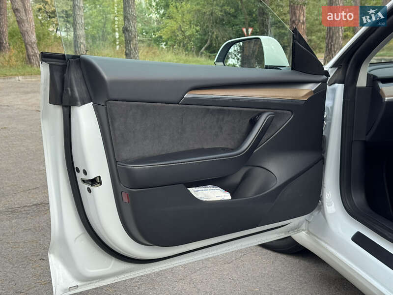 Седан Tesla Model 3 2022 в Нетешине фото 24 Седан Tesla Model 3 2022 в Нетешине