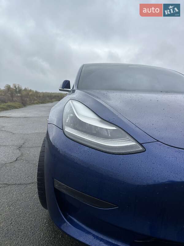 Седан Tesla Model 3 2019 в Березному