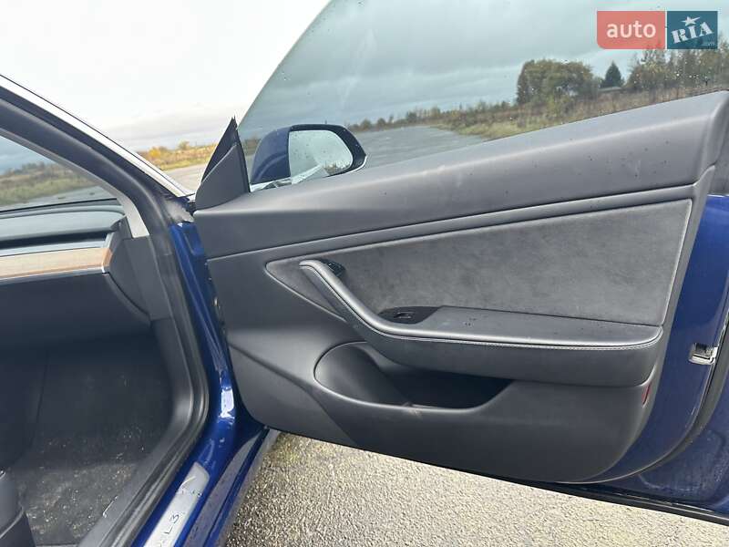 Седан Tesla Model 3 2019 в Березному