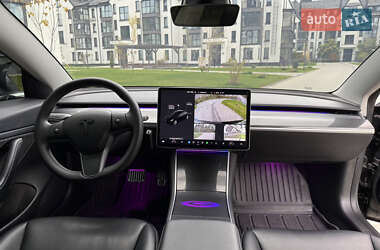 Седан Tesla Model 3 2019 в 