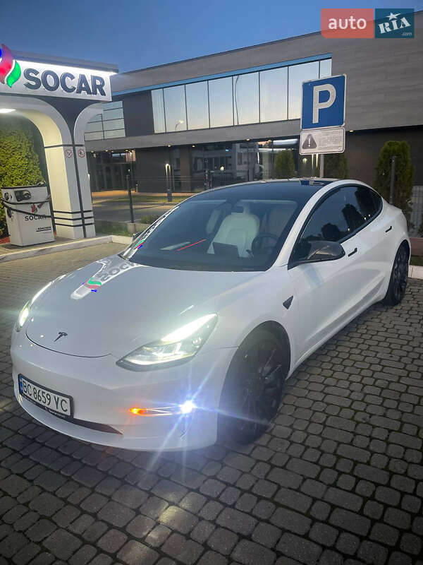 Седан Tesla Model 3 2023 в Львові