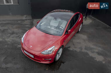 Седан Tesla Model 3 2022 в 