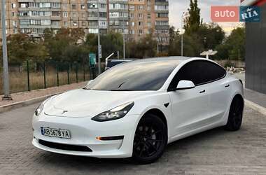 Седан Tesla Model 3 2022 в 