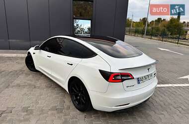Седан Tesla Model 3 2022 в 