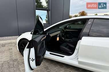 Седан Tesla Model 3 2022 в 