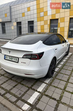Седан Tesla Model 3 2021 в 