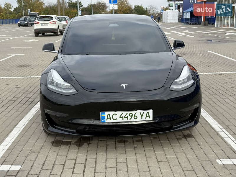 Седан Tesla Model 3 2019 в Нововолынске