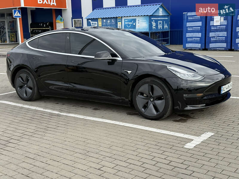 Седан Tesla Model 3 2019 в Нововолынске
