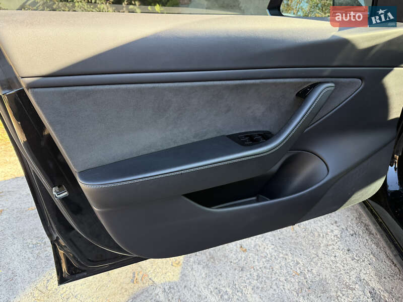 Седан Tesla Model 3 2019 в Нововолынске
