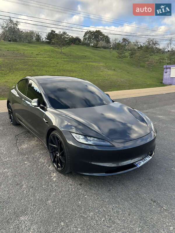 Седан Tesla Model 3 2024 в Чорноморську