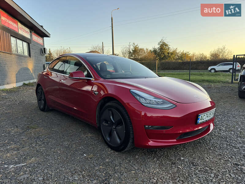 Седан Tesla Model 3 2018 в Луцке