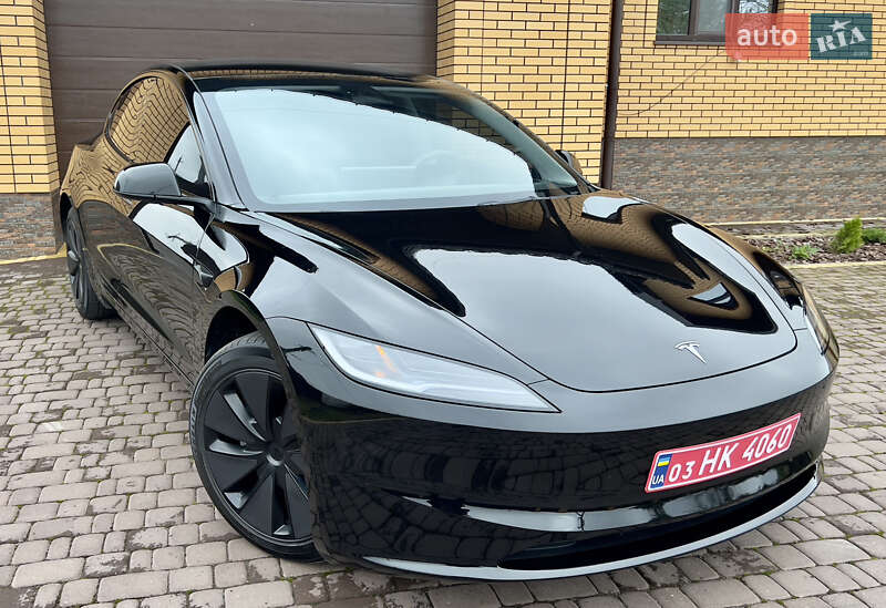 Седан Tesla Model 3 2024 в Олевську