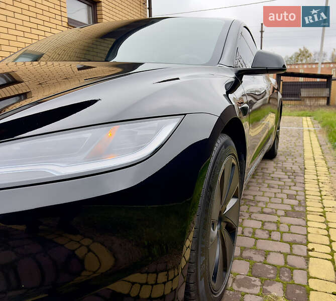 Седан Tesla Model 3 2024 в Олевську