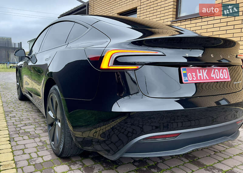 Седан Tesla Model 3 2024 в Олевську