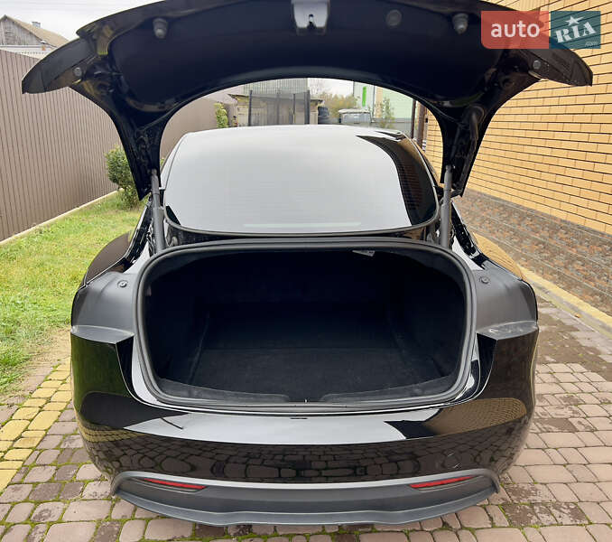 Седан Tesla Model 3 2024 в Олевську