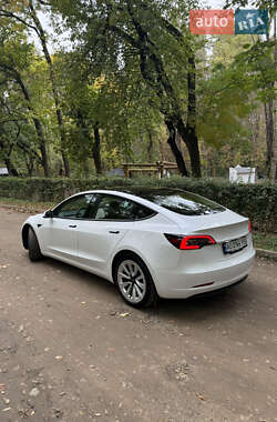 Седан Tesla Model 3 2021 в 