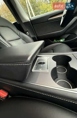 Седан Tesla Model 3 2021 в 
