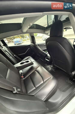 Седан Tesla Model 3 2021 в 