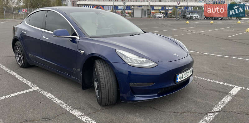 Седан Tesla Model 3 2019 в Києві