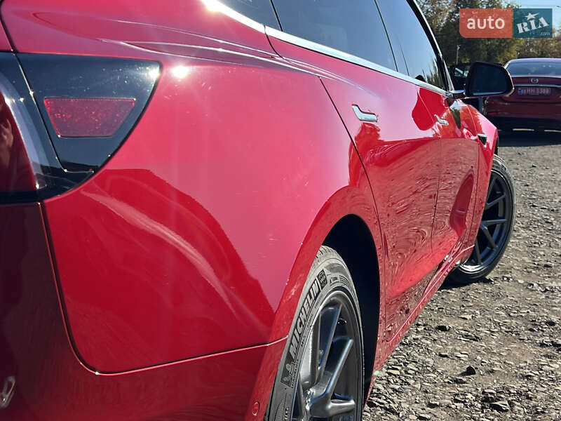 Седан Tesla Model 3 2020 в Луцьку