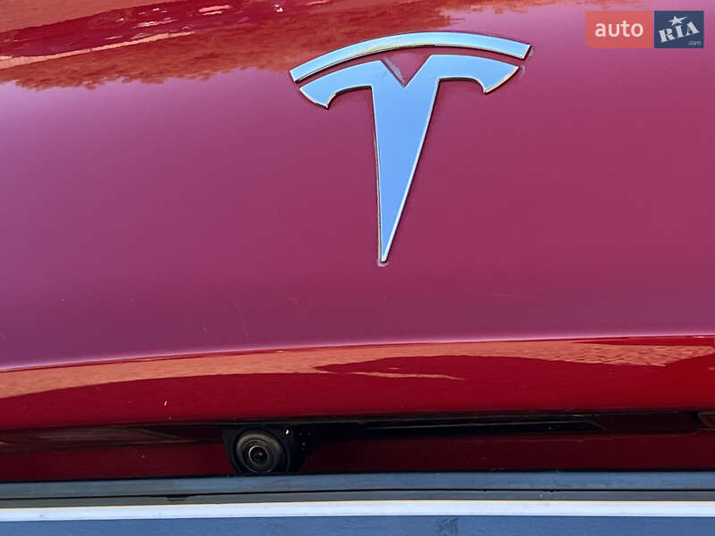 Седан Tesla Model 3 2020 в Луцьку