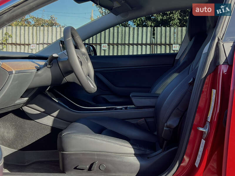 Седан Tesla Model 3 2020 в Луцьку