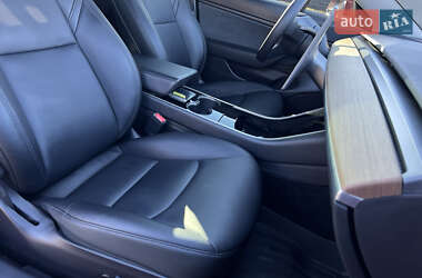 Седан Tesla Model 3 2020 в 