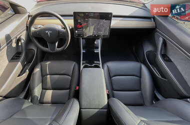 Седан Tesla Model 3 2020 в 