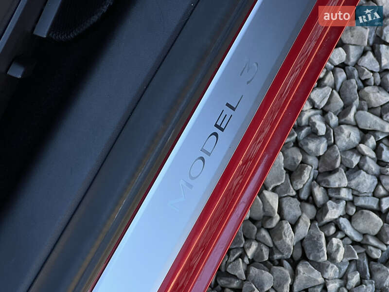 Седан Tesla Model 3 2020 в Луцьку
