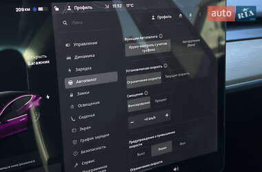 Седан Tesla Model 3 2020 в 