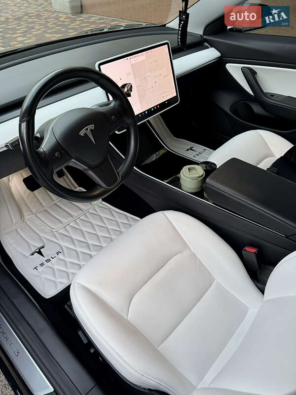 Седан Tesla Model 3 2019 в Киеве