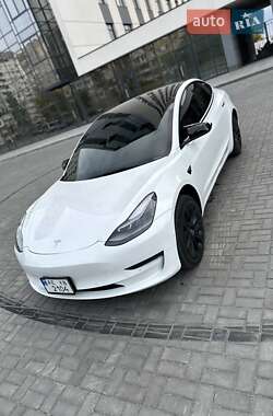 Седан Tesla Model 3 2022 в 