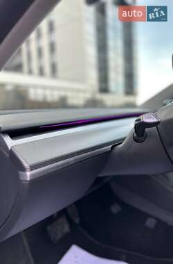 Седан Tesla Model 3 2022 в 