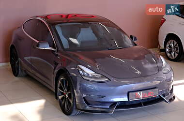 Седан Tesla Model 3 2019 в Одесі