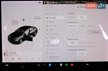 Седан Tesla Model 3 2019 в 