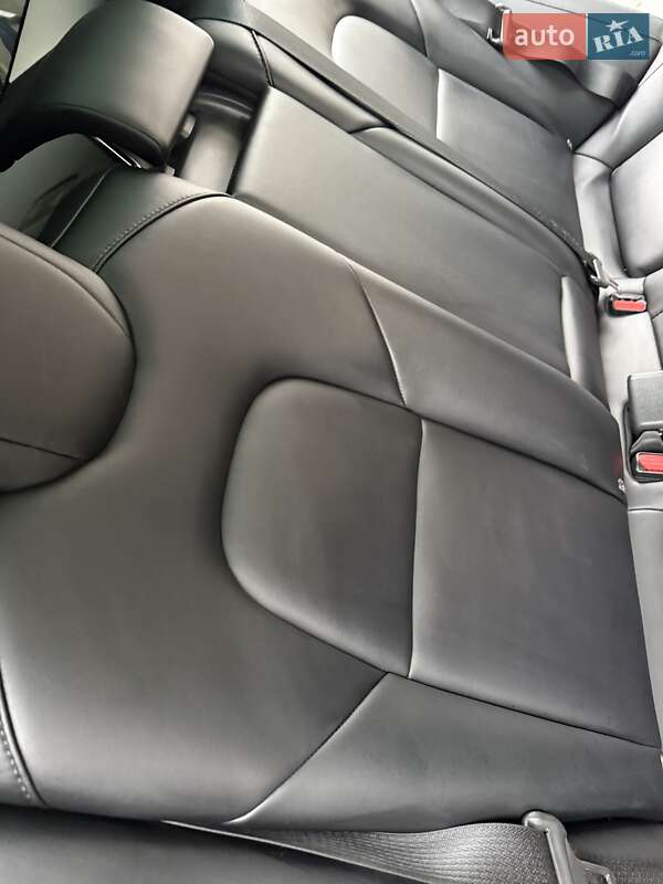 Седан Tesla Model 3 2022 в Умани