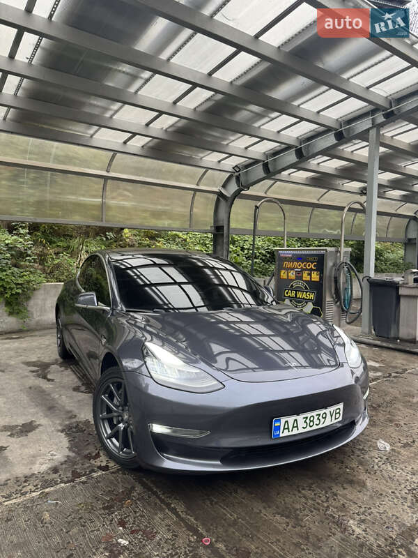 Седан Tesla Model 3 2019 в 
