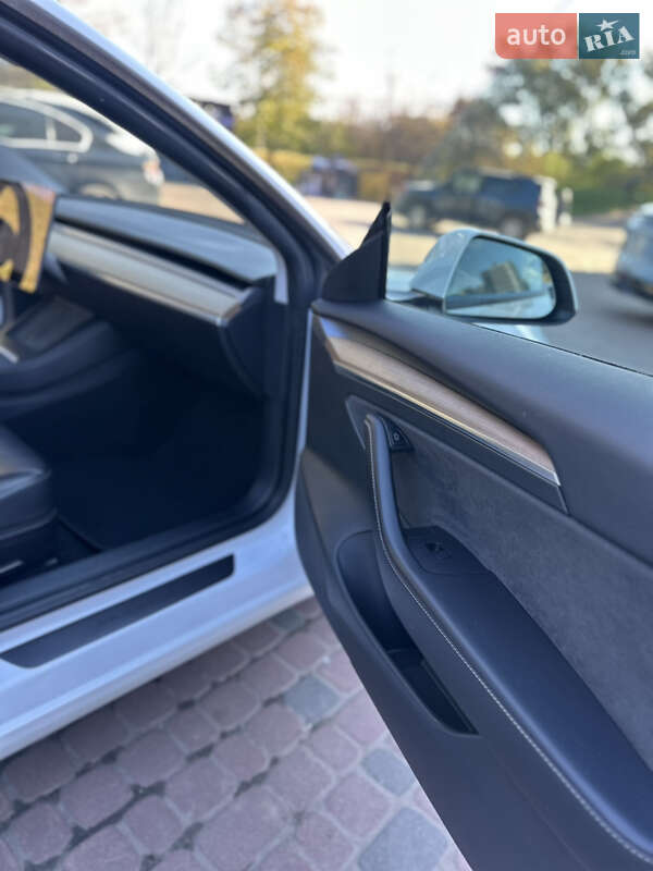 Седан Tesla Model 3 2021 в Івано-Франківську