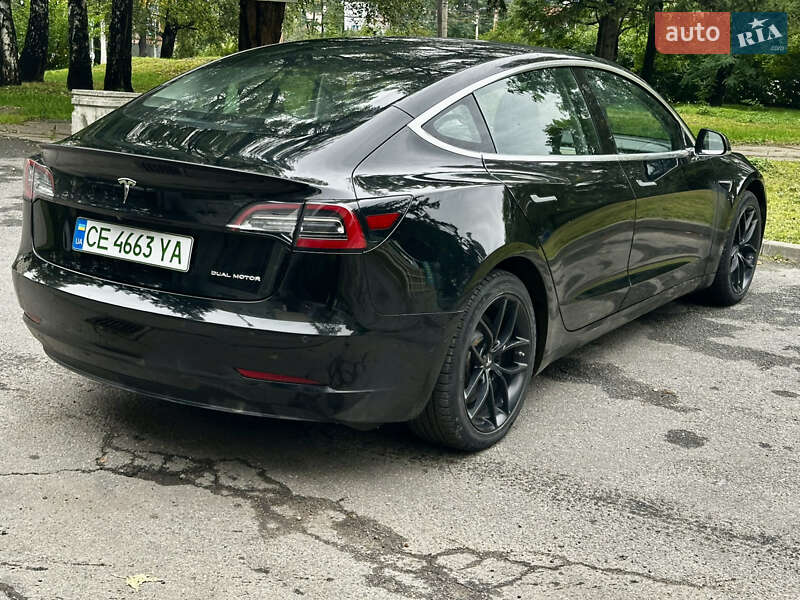 Седан Tesla Model 3 2019 в Черновцах