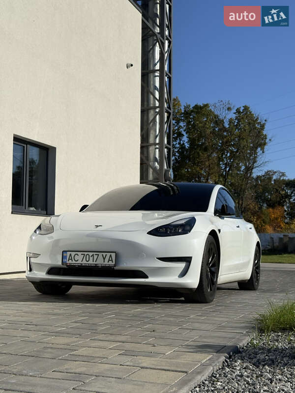 Седан Tesla Model 3 2022 в Луцьку