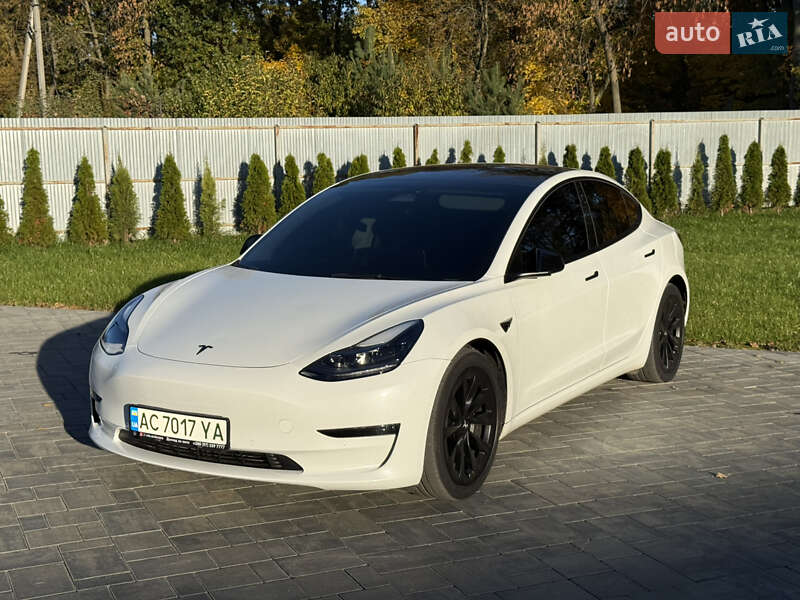 Седан Tesla Model 3 2022 в Луцьку