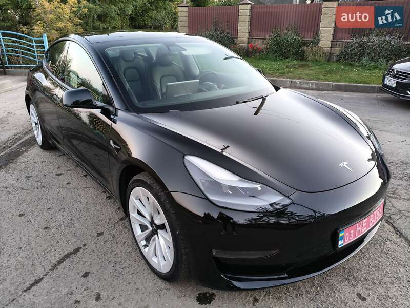 Седан Tesla Model 3 2021 в Луцьку