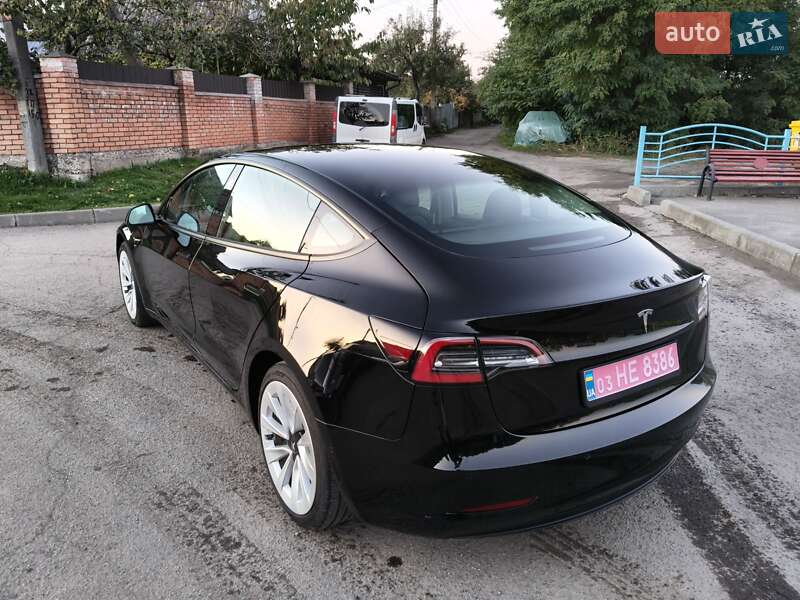 Седан Tesla Model 3 2021 в Луцьку