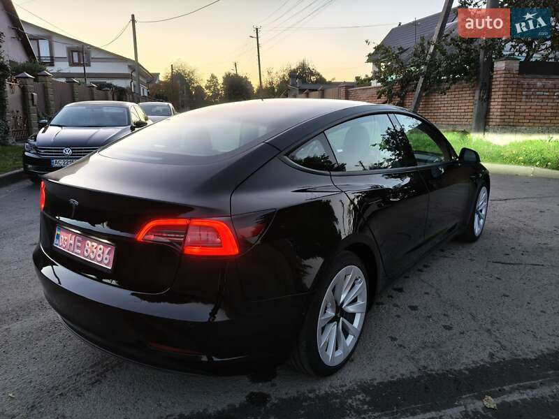 Седан Tesla Model 3 2021 в Луцьку