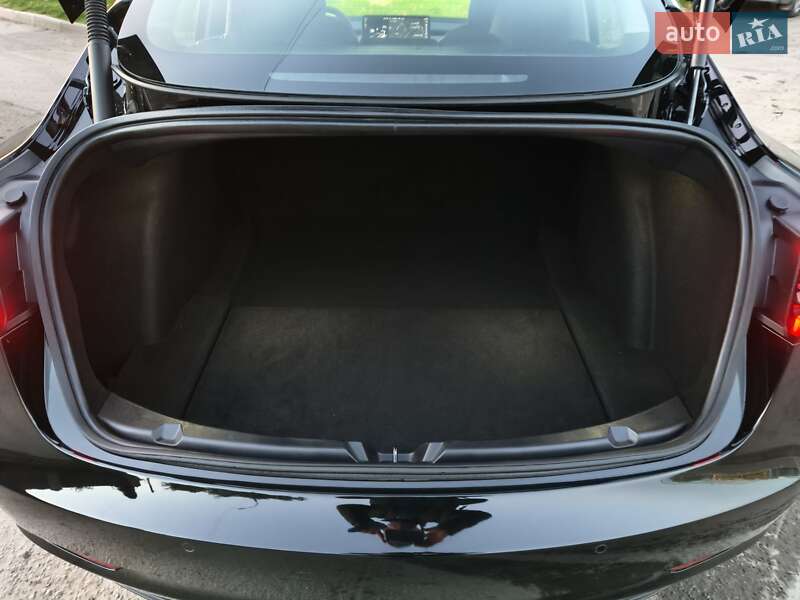 Седан Tesla Model 3 2021 в Луцьку