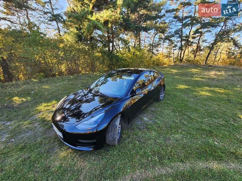 Седан Tesla Model 3 2021 в Кременці