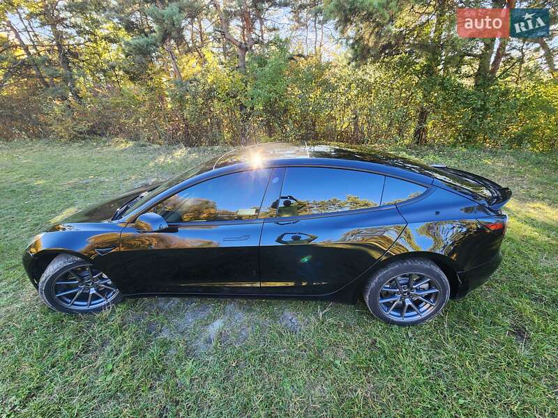 Седан Tesla Model 3 2021 в Кременці